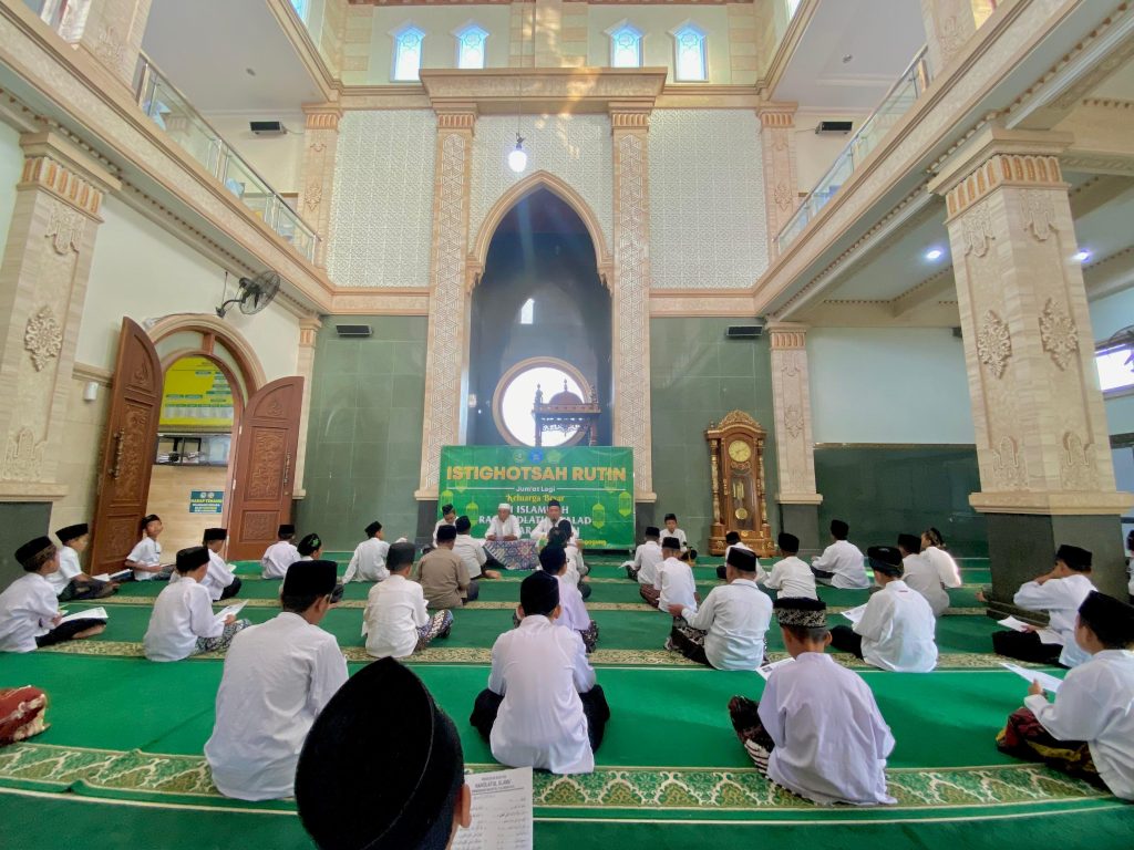 Istighotsah Rutin Jum’at Legi MI Islamiyah Pinggirsari