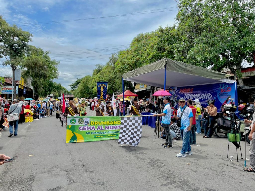 GEMA AL MUMTAZA MENGIKUTI PARADE DRUMBAND DALAM RANGKA HARI JADI KAB. TULUNGAGUNG KE-820
