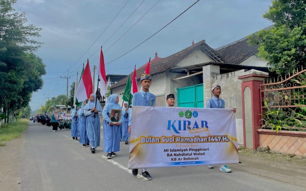 KIRAB RAMADHAN MI ISLAMIYAH PINGGIRSARI MENYAMBUT BULAN SUCI RAMADHAN